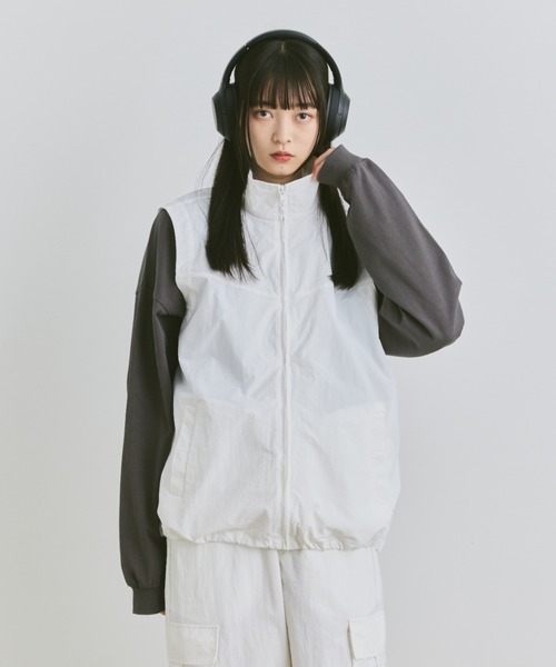 flaner(フラネ)の「Loose nylon zip vest / ルーズナイロンジップベスト(ベスト・レディース・ホワイト/ブラック/ネイビー・LARGE/MEDIUM)」の19枚目の写真