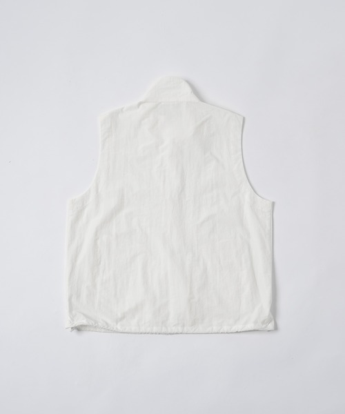 flaner(フラネ)の「Loose nylon zip vest / ルーズナイロンジップベスト(ベスト・レディース・ホワイト/ブラック/ネイビー・LARGE/MEDIUM)」の4枚目の写真