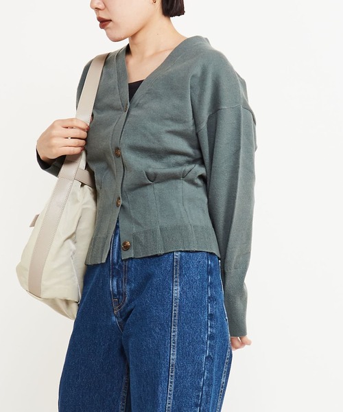 CONVERSE TOKYO（コンバーストウキョウ）の「WAIST TACK SHORT KNIT CARDIGAN（カーディガン/ボレロ・レディース・ベージュ/レッド/グリーン・FREE）」の22枚目の写真