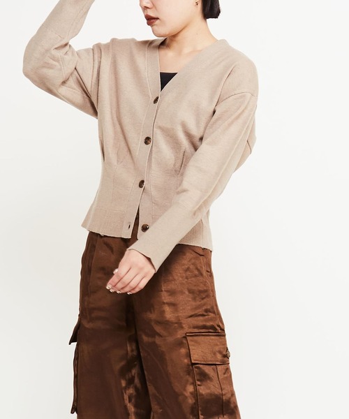 CONVERSE TOKYO（コンバーストウキョウ）の「WAIST TACK SHORT KNIT CARDIGAN（カーディガン/ボレロ・レディース・ベージュ/レッド/グリーン・FREE）」の16枚目の写真