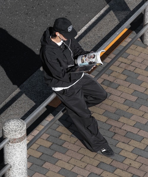 Adoon plain（アドーンプレーン）の「ナイロンアノラックパーカー（ブルゾン・メンズ・チャコールグレー/ブラック・MEDIUM/LARGE）」の16枚目の写真