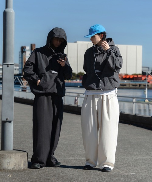 Adoon plain（アドーンプレーン）の「ナイロンアノラックパーカー（ブルゾン・メンズ・チャコールグレー/ブラック・MEDIUM/LARGE）」の7枚目の写真