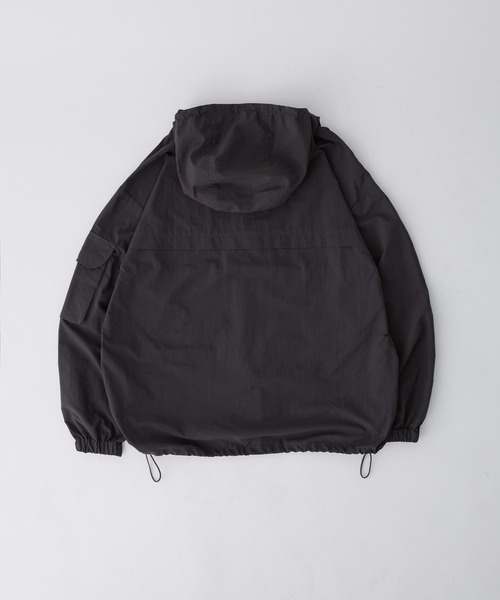 Adoon plain（アドーンプレーン）の「ナイロンアノラックパーカー（ブルゾン・メンズ・チャコールグレー/ブラック・MEDIUM/LARGE）」の9枚目の写真