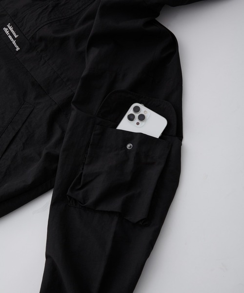 Adoon plain（アドーンプレーン）の「ナイロンアノラックパーカー（ブルゾン・メンズ・チャコールグレー/ブラック・MEDIUM/LARGE）」の11枚目の写真