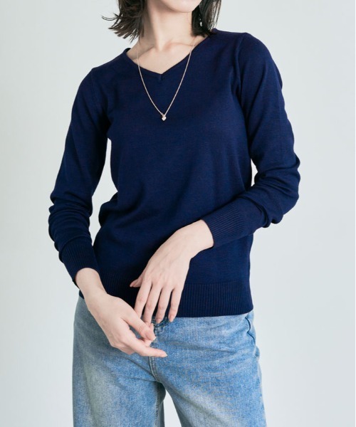kirakiraShop(キラキラショップ)の「Vネック ハイゲージ ベーシック ニット トップス(ニット/セーター・レディース・レッド/ネイビー/ベージュ/杢グレー/アイボリー/ブラック/グリーン/レッド系/グリーン系1/グリーン系/ピンク系/ブルー系・FREE)」の8枚目の写真