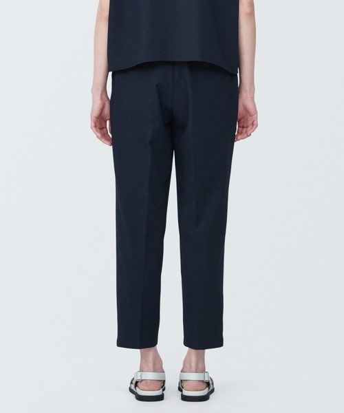 無印良品（ムジルシリョウヒン）の「婦人　風を通すストレッチサッカーテーパードパンツ（その他パンツ・レディース・グレー/ネイビー系/ブラック/ライトグレー・XS/S/M/L/XL）」の9枚目の写真