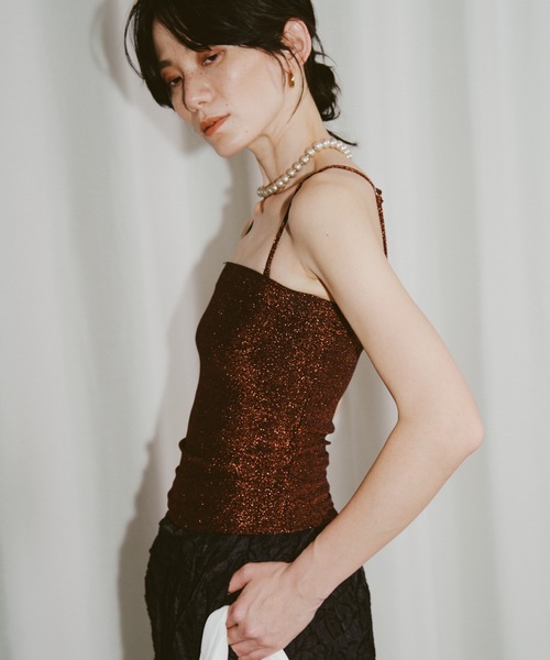 yae（ヤエ）の「2way glitter camisole / カップ付き2wayグリッターキャミソール（チューブトップ・レディース・シルバー/ブラウン・FREE）」の7枚目の写真