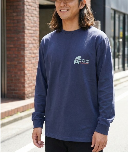 TCSS(ティーシーエスエス)の「DESIGN TEE/Critical Slide(クリティカルスライド)TCSSワンポイントサーフモチーフプリントクルーネックロングTシャツ(Tシャツ/カットソー・メンズ・ネイビー/ブラック・SMALL/MEDIUM)」の1枚目の写真