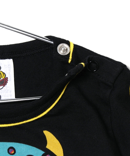 HYSTERIC MINI（ヒステリックミニ）の「BABY Hungry meet the OKIDOKI Monsters 長袖Tシャツ（Tシャツ/カットソー・キッズ・ホワイト/ブルー/ブラック・90/80）」の6枚目の写真