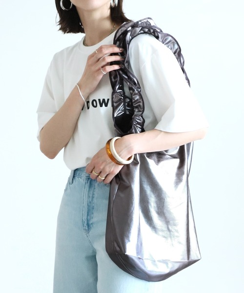 reca（レカ）の「メタリックフリルBAG（ハンドバッグ・レディース・ブラック系その他・ONE SIZE）」の5枚目の写真