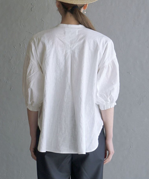 apartment department（アパートメントデパートメント）の「コットン混ラミーリネン シャーリングスリーブブラウス（シャツ/ブラウス・レディース・オフホワイト/ブラック・フリー）」の21枚目の写真