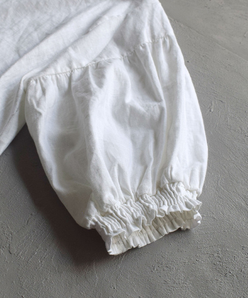 apartment department（アパートメントデパートメント）の「コットン混ラミーリネン シャーリングスリーブブラウス（シャツ/ブラウス・レディース・オフホワイト/ブラック・フリー）」の22枚目の写真