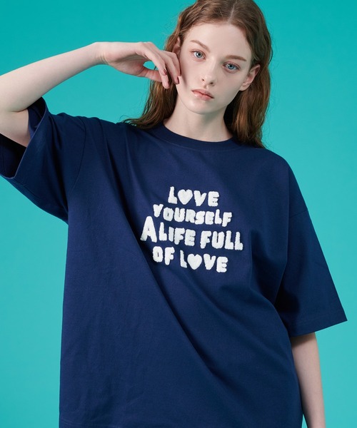 ONCILY（オンシェリー）の「EMBROIDERY LOGO T-SHIRT / 刺繍ロゴTシャツ（Tシャツ/カットソー・メンズ・レッド/ネイビー/ブルー/ネイビー系2/オフホワイト・SMALL/MEDIUM/LARGE）」の3枚目の写真