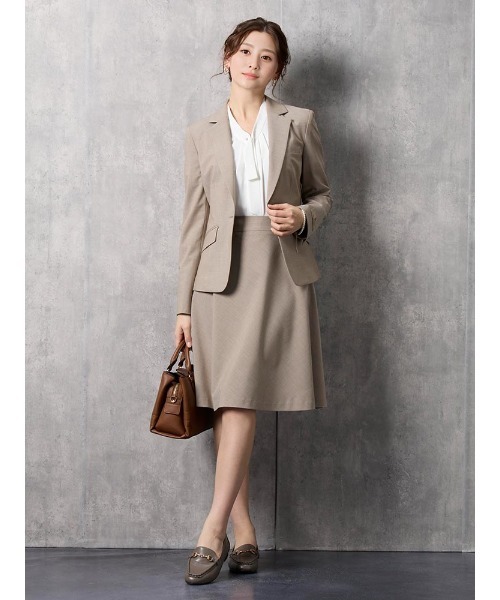 Perfect Suit FActory（パーフェクトスーツファクトリー）の「イレギュラーボウタイブラウス5分袖（シャツ/ブラウス・レディース・オフホワイト/ベージュ/サックスブルー・L/M/S）」の6枚目の写真