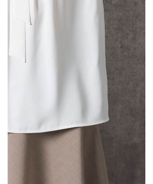 Perfect Suit FActory（パーフェクトスーツファクトリー）の「イレギュラーボウタイブラウス5分袖（シャツ/ブラウス・レディース・オフホワイト/ベージュ/サックスブルー・L/M/S）」の11枚目の写真