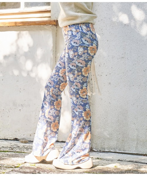 anap mimpi（アナップミンピ）の「フラワーフレアパンツ（スラックス・レディース・モカ/ネイビー・FREE）」の18枚目の写真