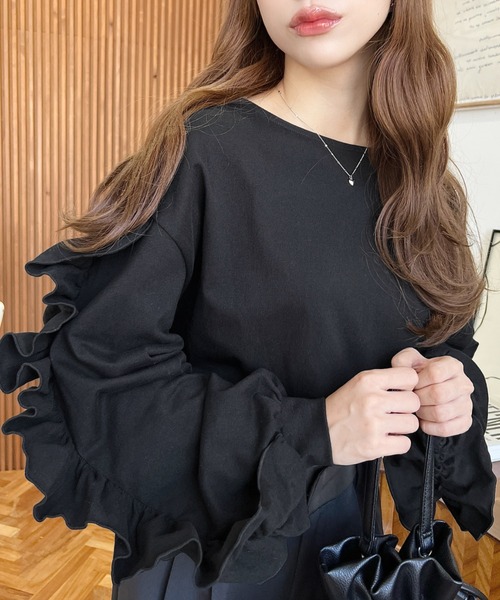 moment+(モーメントプラス)の「綿100%天竺. ボリュームフリルスリーブロングTシャツ(Tシャツ/カットソー・レディース・ブラック/ピンク/オフホワイト・M/L)」の2枚目の写真