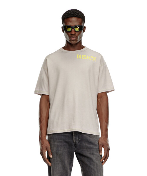 DIESEL（ディーゼル）の「メンズ Tシャツ プリント（Tシャツ/カットソー・メンズ・ベージュ・SMALL/LARGE/XX-LARGE/X-SMALL/XXX-LARGE/MEDIUM/X-LARGE）」の5枚目の写真