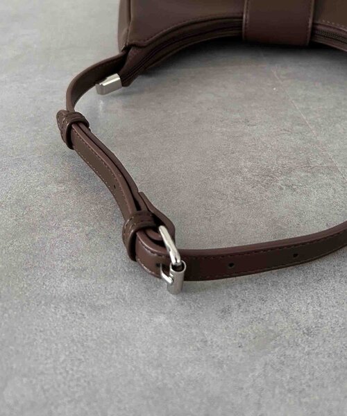 Thevon（ゼボン）の「ハーフムーンワンハンドルバッグ（ショルダーバッグ・レディース・ブラック/マスタード/ダークブラウン・FREE）」の14枚目の写真