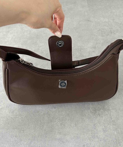 Thevon（ゼボン）の「ハーフムーンワンハンドルバッグ（ショルダーバッグ・レディース・ブラック/マスタード/ダークブラウン・FREE）」の13枚目の写真