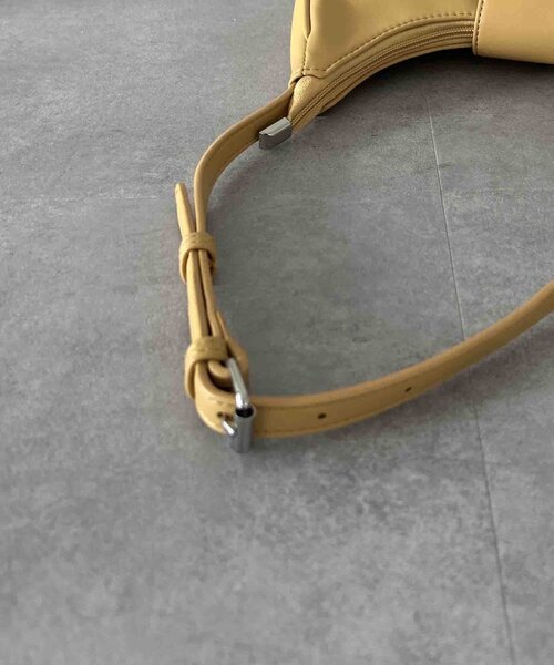 Thevon（ゼボン）の「ハーフムーンワンハンドルバッグ（ショルダーバッグ・レディース・ブラック/マスタード/ダークブラウン・FREE）」の6枚目の写真