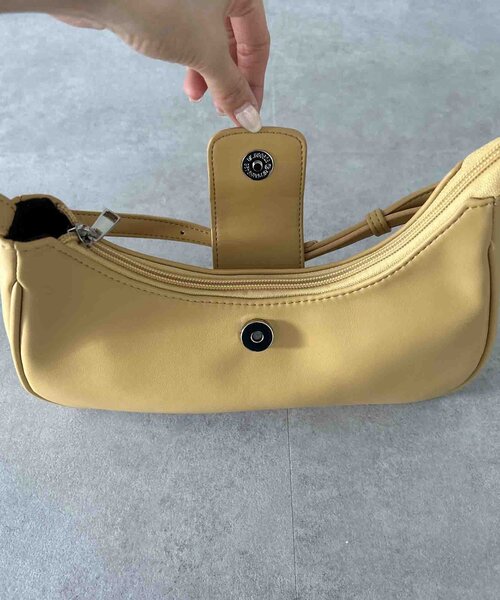 Thevon（ゼボン）の「ハーフムーンワンハンドルバッグ（ショルダーバッグ・レディース・ブラック/マスタード/ダークブラウン・FREE）」の5枚目の写真