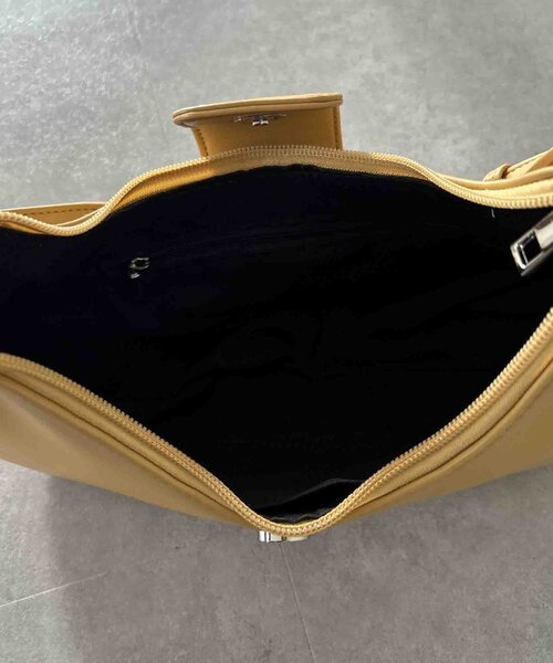 Thevon（ゼボン）の「ハーフムーンワンハンドルバッグ（ショルダーバッグ・レディース・ブラック/マスタード/ダークブラウン・FREE）」の4枚目の写真