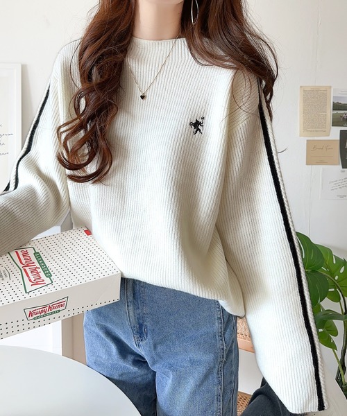 セール】これ1枚でワンランク上の冬コーデ。ワンポイント胸刺繍×袖