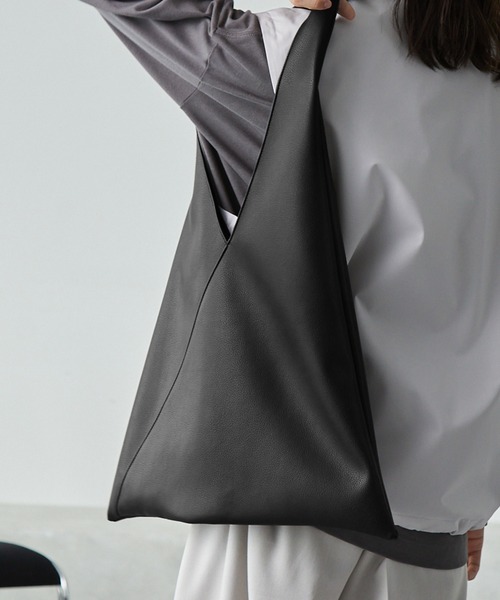 MONO-MART(モノマート)の「【2024AW】-dimensional design-トライアングルトートバッグ(トートバッグ・メンズ・ブラック・FREE)」の12枚目の写真