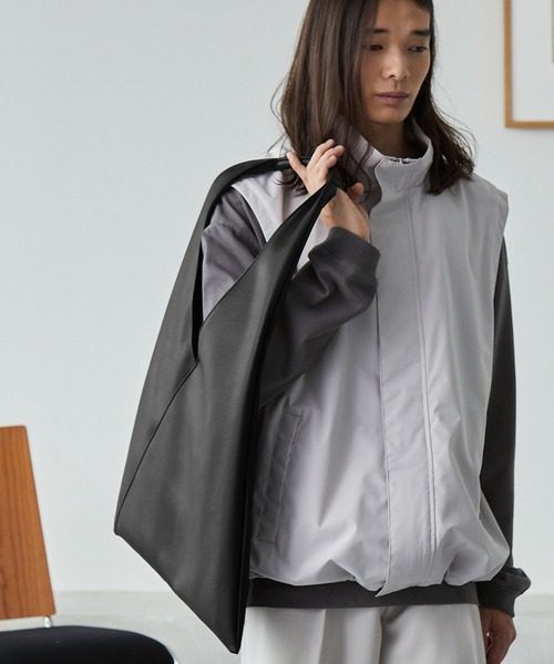 MONO-MART(モノマート)の「【2024AW】-dimensional design-トライアングルトートバッグ(トートバッグ・メンズ・ブラック・FREE)」の14枚目の写真