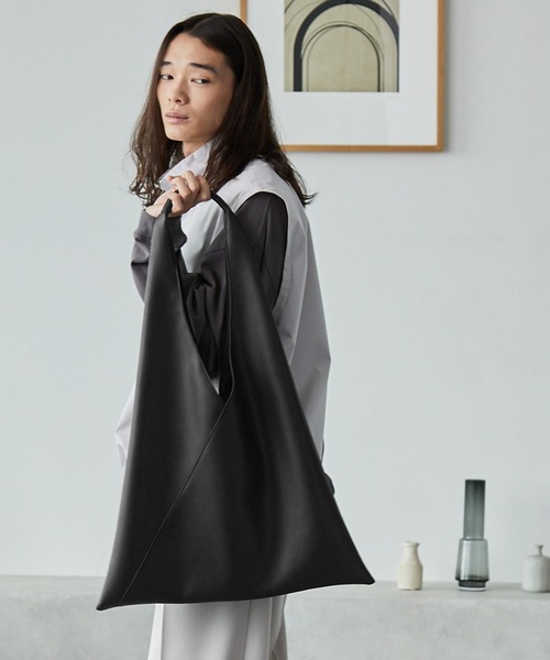 MONO-MART(モノマート)の「【2024AW】-dimensional design-トライアングルトートバッグ(トートバッグ・メンズ・ブラック・FREE)」の15枚目の写真