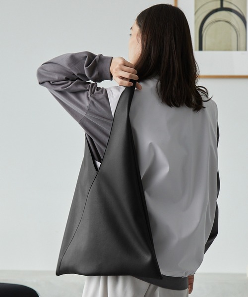 MONO-MART(モノマート)の「【2024AW】-dimensional design-トライアングルトートバッグ(トートバッグ・メンズ・ブラック・FREE)」の17枚目の写真