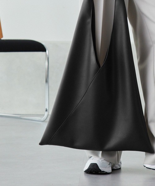 MONO-MART(モノマート)の「【2024AW】-dimensional design-トライアングルトートバッグ(トートバッグ・メンズ・ブラック・FREE)」の21枚目の写真