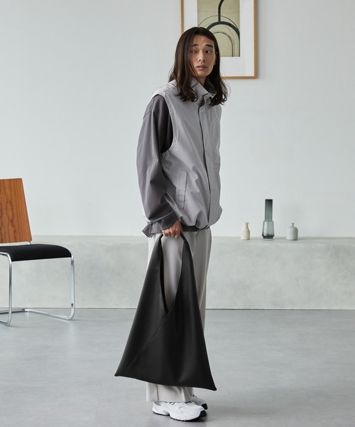 MONO-MART(モノマート)の「【2024AW】-dimensional design-トライアングルトートバッグ(トートバッグ・メンズ・ブラック・FREE)」の6枚目の写真