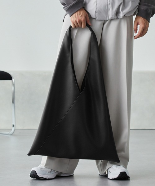 MONO-MART(モノマート)の「【2024AW】-dimensional design-トライアングルトートバッグ(トートバッグ・メンズ・ブラック・FREE)」の9枚目の写真