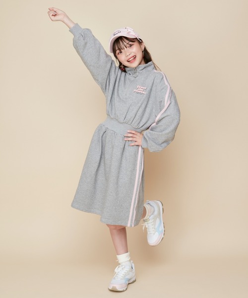 JENNI love（ジェニィラブ）の「【コットン100％】ダブルラインハーフZIPワンピ（ワンピース・キッズ・グレー/ブラック・130cm/140cm/150cm/160cm）」の9枚目の写真