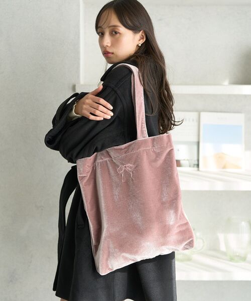 earth music&ecology（アースミュージックアンドエコロジー）の「ベロアトートバッグ（トートバッグ・レディース・グレー/ピンク/アイボリー・FREE）」の5枚目の写真