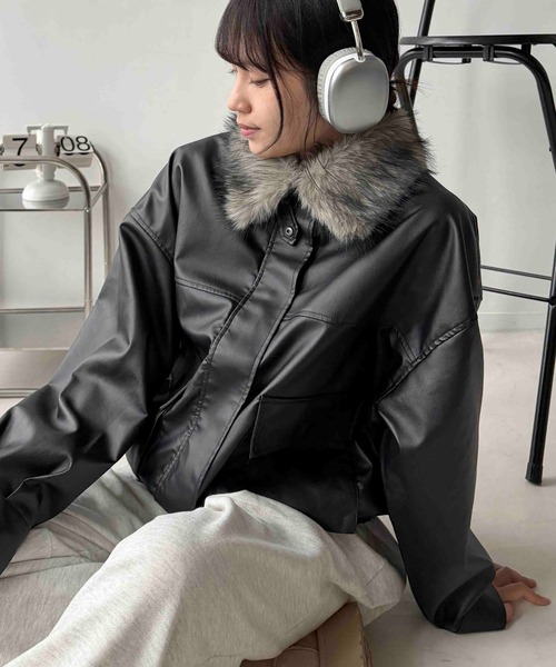 AS KNOW AS plus(アズノゥアズプラス)の「◇取り外し可能 ファー衿付き 2WAYフェイクレザーブルゾン 【UNISEX ITEM】(ブルゾン・レディース・ブラウン系/ブラック/グレー系/キャメル/ボルドー/ダークブラウン系/ブラック系その他/グレー系その他/ブラウン系その他/ピンク系その他・FREE)」の2枚目の写真