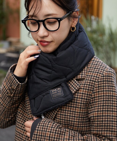 FREAK'S STORE(フリークスストア)の「限定展開 TAION/タイオン MILITARY REVERSIBLE DOWN SCARF ミリタリー リバーシブル ダウン スカーフ(マフラー)(マフラー・レディース・ベージュ/ブラック/オリーブ/オフホワイト・ONE SIZE)」の3枚目の写真
