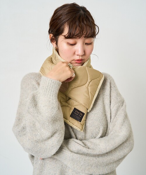 FREAK'S STORE(フリークスストア)の「限定展開 TAION/タイオン MILITARY REVERSIBLE DOWN SCARF ミリタリー リバーシブル ダウン スカーフ(マフラー)(マフラー・レディース・ベージュ/ブラック/オリーブ/オフホワイト・ONE SIZE)」の9枚目の写真