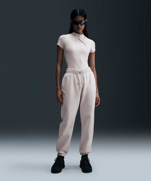 NIKE（ナイキ）の「ナイキ スポーツウェア フェニックス フリース ウィメンズ ハイウエスト オーバーサイズド スウェットパンツ / Nike Sportswear Phoenix Fleece Women's High-Waisted Oversized Sweatpants FZ5997-104 Light Orewood Brown（スウェットパンツ・レディース・ブラウン系その他・2XL/L/M/S/XL/XS）」の9枚目の写真