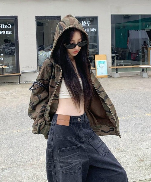 MEMECLE（メメクル）の「【 MEMECLE / メメクル 】ミリタリーカモ　オーバーフードジップアップ（パーカー・レディース・その他・M/L/S）」の2枚目の写真