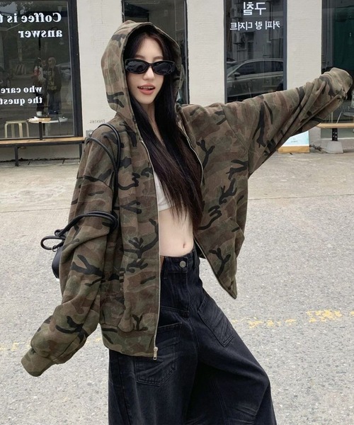 MEMECLE（メメクル）の「【 MEMECLE / メメクル 】ミリタリーカモ　オーバーフードジップアップ（パーカー・レディース・その他・M/L/S）」の3枚目の写真