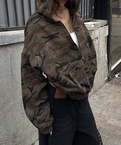 MEMECLE（メメクル）の「【 MEMECLE / メメクル 】ミリタリーカモ　オーバーフードジップアップ（パーカー・レディース・その他・M/L/S）」の4枚目の写真