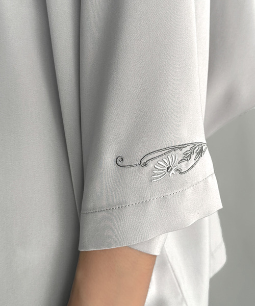 Classical Origin（クラシカルオリジン）の「「雰囲気アガる。」衿刺繍ドレープドルマンシャツ／Embroidered Collar Draped Dolman Shirt（シャツ/ブラウス・メンズ・チャコールグレー/ライトグレー/カーキ・MEDIUM/SMALL/LARGE）」の19枚目の写真