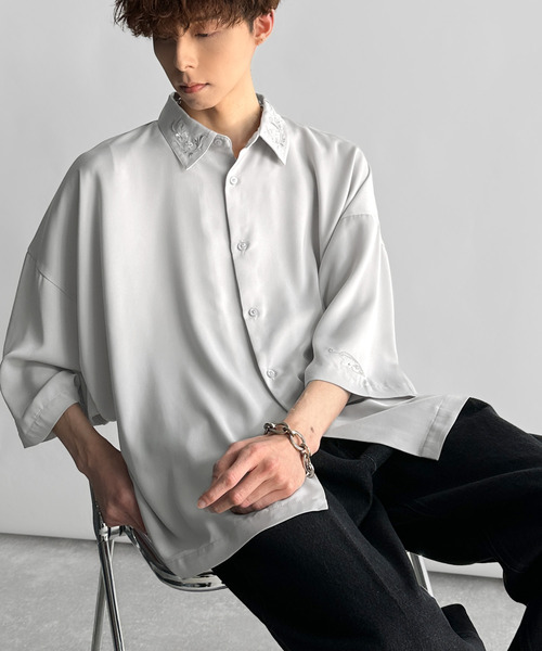 Classical Origin（クラシカルオリジン）の「「雰囲気アガる。」衿刺繍ドレープドルマンシャツ／Embroidered Collar Draped Dolman Shirt（シャツ/ブラウス・メンズ・チャコールグレー/ライトグレー/カーキ・MEDIUM/SMALL/LARGE）」の20枚目の写真