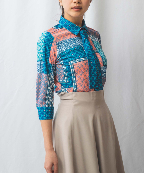 NARACAMICIE（ナラカミーチェ）の「【NARACAMICIE】パッチワークプリントボウタイカットブラウス（Tシャツ/カットソー・レディース・ピンク/イエロー・M/L/XL/XXL/S）」の5枚目の写真