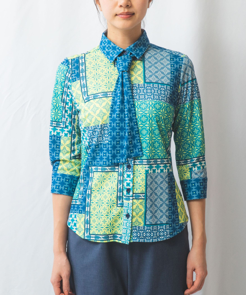 NARACAMICIE（ナラカミーチェ）の「【NARACAMICIE】パッチワークプリントボウタイカットブラウス（Tシャツ/カットソー・レディース・ピンク/イエロー・M/L/XL/XXL/S）」の10枚目の写真