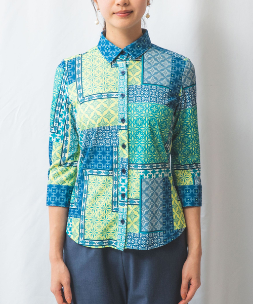 NARACAMICIE（ナラカミーチェ）の「【NARACAMICIE】パッチワークプリントボウタイカットブラウス（Tシャツ/カットソー・レディース・ピンク/イエロー・M/L/XL/XXL/S）」の11枚目の写真