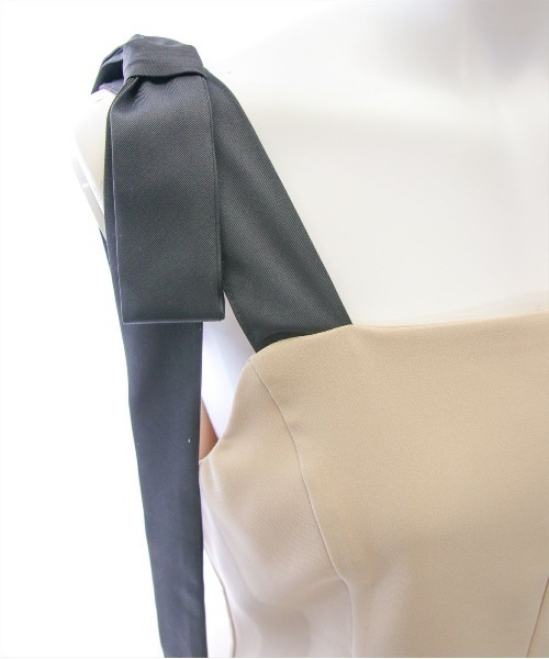 CLEAR BASIC（クリアベーシック）の「【低身長サイズ有】配色肩リボンフレアワンピース[大人フェミニン 骨格ナチュラル]≪SS新作≫（ワンピース・レディース・ベージュ/ブラック・F/XS）」の7枚目の写真